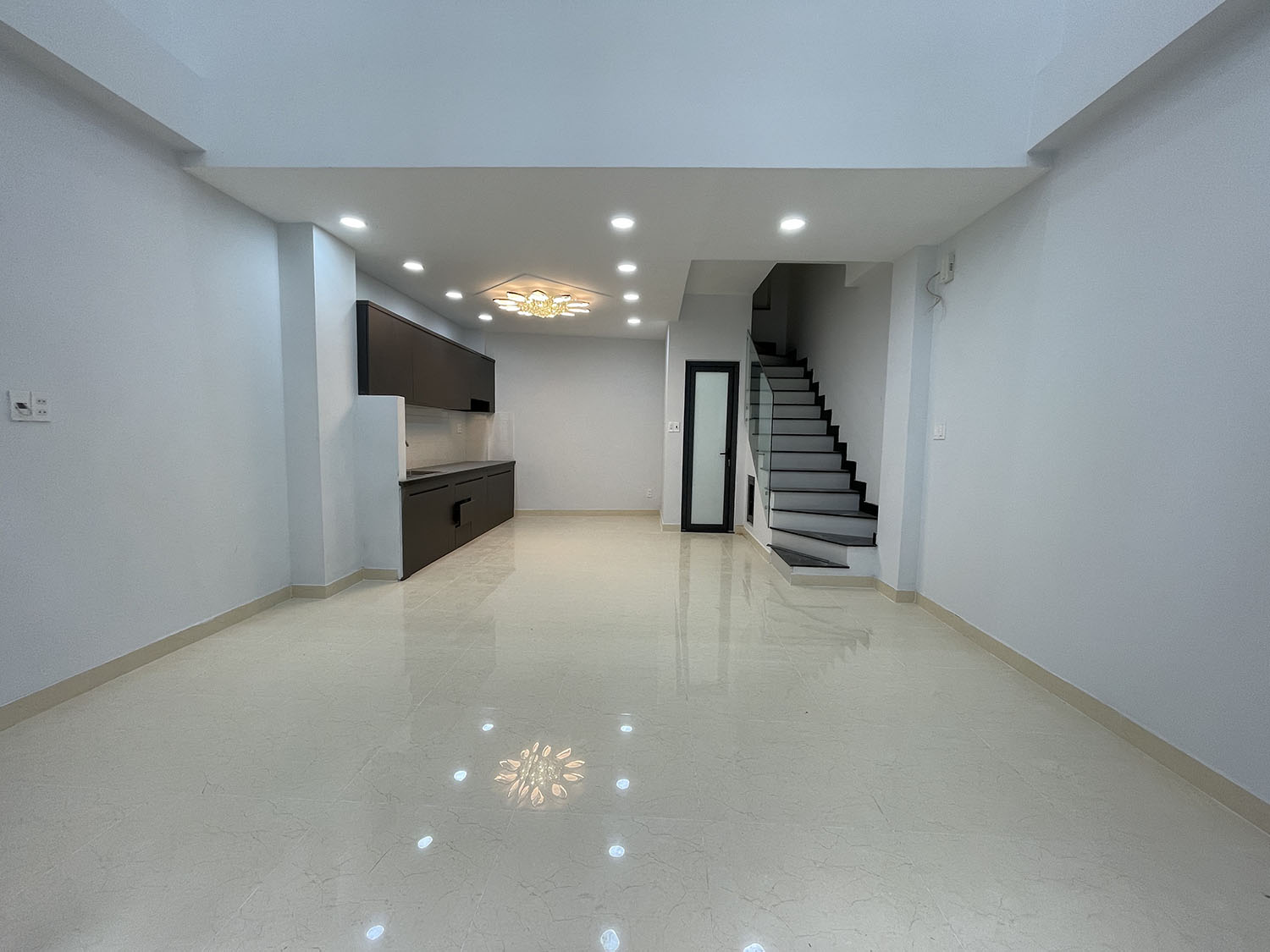 Bán nhà Lê Quang Định, Quận Bình Thạnh tuyệt phẩm 3 lầu t.kế Cổ Điển Ý, mới 100% cách LQĐịnh 15m